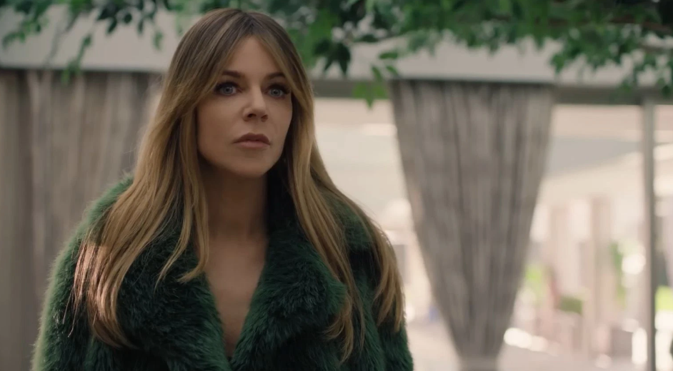 Kaitlin Olson shines as Morgan Gillory in a chic green fur coat in High Potential