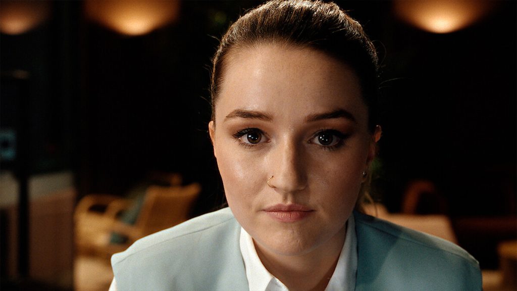 Kaitlyn Dever as Belle Gibson