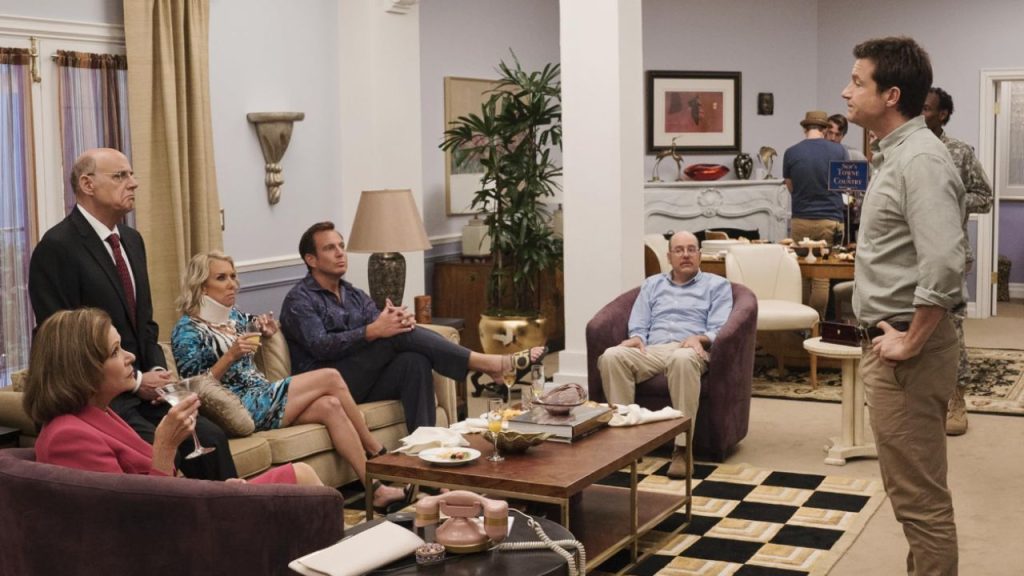 Jason Bateman, Jeffrey Tambor, Will Arnett, David Cross, Jessica Walter, and Lauren Weedman having a discussion together in Arrested Development