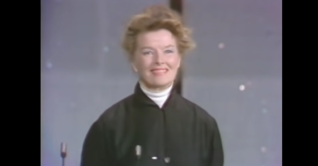 Katharine smiling at the camera after winning an Oscar. 