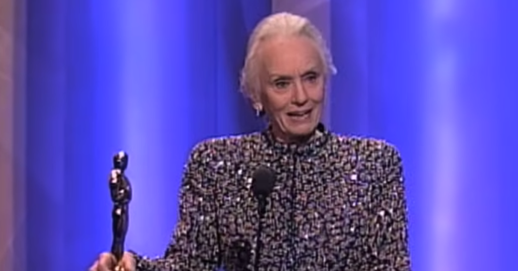 Jessica Tandy holding a Oscar that she won,