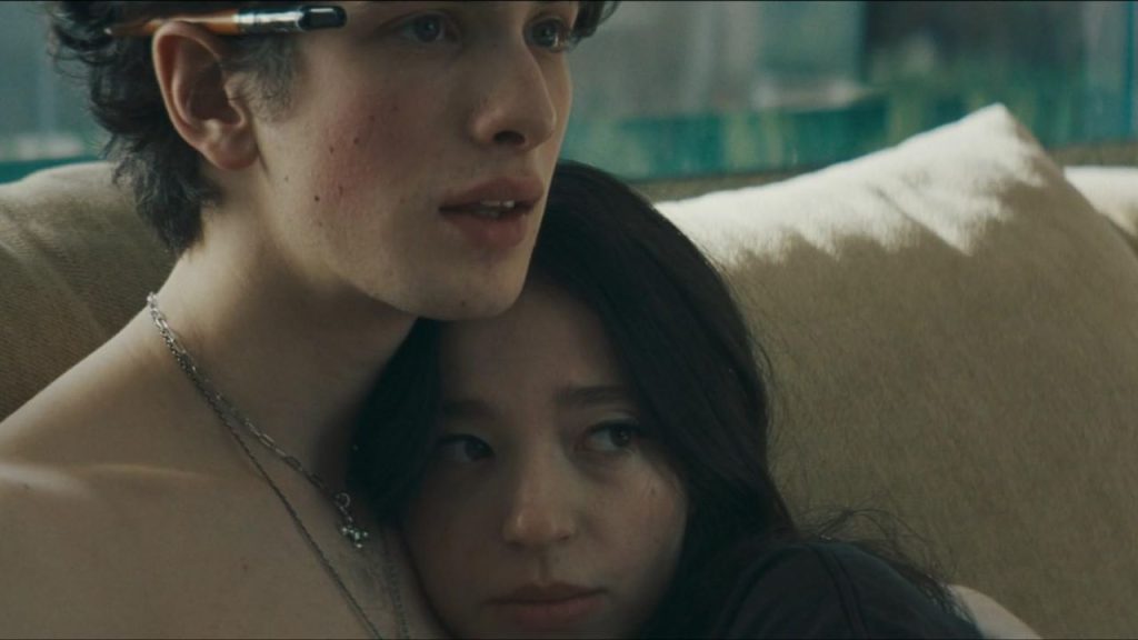 Mikey Madison embracing Mark Eydelshteyn's in a still from Anora