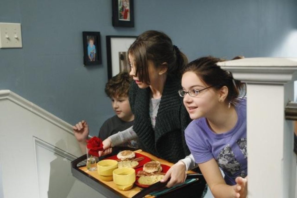 Sarah Hyland, Nolan Gould and Ariel Winter in Modern Family 