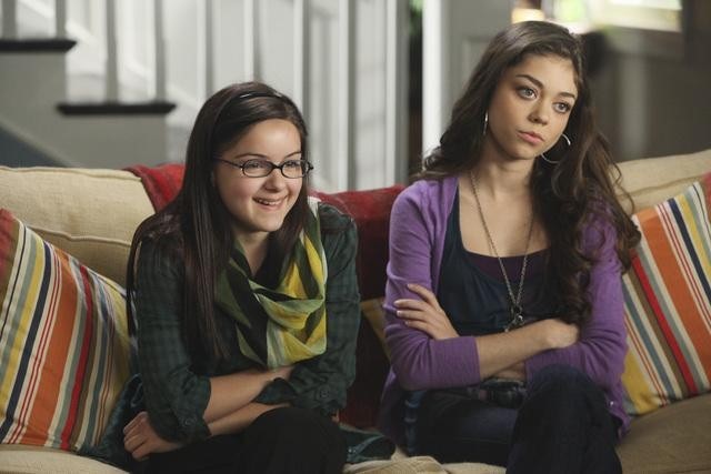 Sarah Hyland and Ariel Winter in Modern Family 