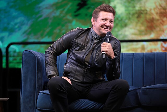 Jeremy Renner at the 2023 Phoenix Fan Fusion