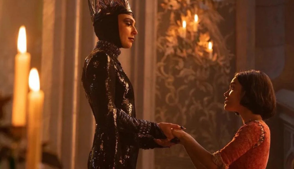 Gal Gadot as Evil Queen and Rachel Zegler as Snow White.