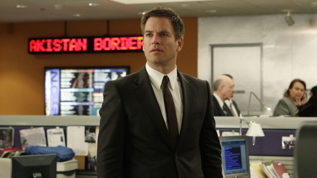 Michael Weatherly as Tony DiNozzo in NCIS Season 6.