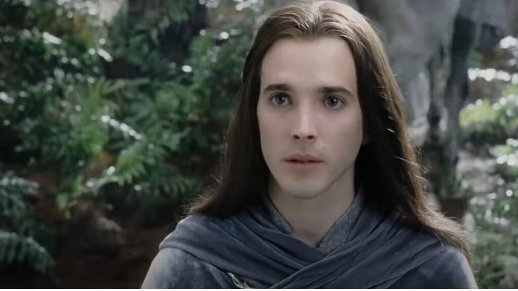 Figwit looks anxiously at Lady Arwen in The Lord of the Rings featuring Bret McKenzie