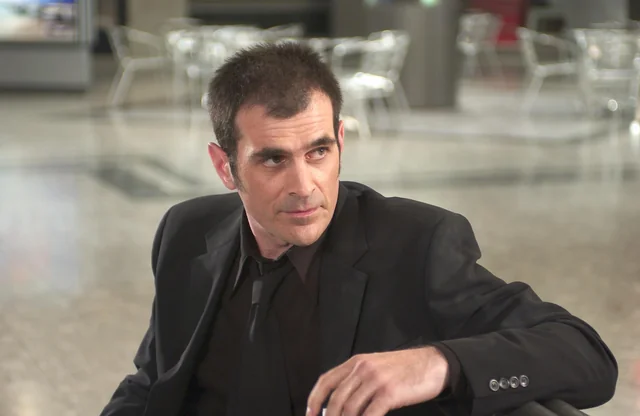 ‘He showed he can play a villain type character’: Zack Snyder Proved Ty Burrell Can Play a Scary Villain but That Is Yet to Happen After ‘Modern Family’ Run 5 Ty Burrell in Zack Snyder’s Dawn of the Dead (2004) | Credits: Universal Pictures