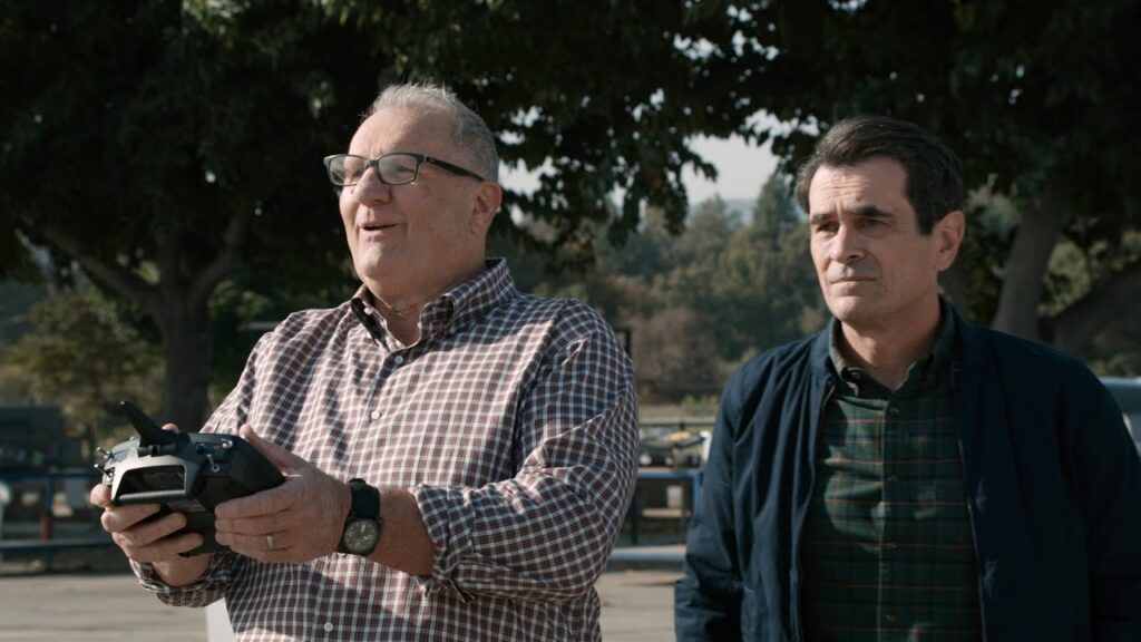 “More of a voyeuristic kind of experience”: Genius Way ‘Modern Family’ Creators Cracked the Sitcom Code Will Blow Your Mind 3 Jay and Phil in Modern Family