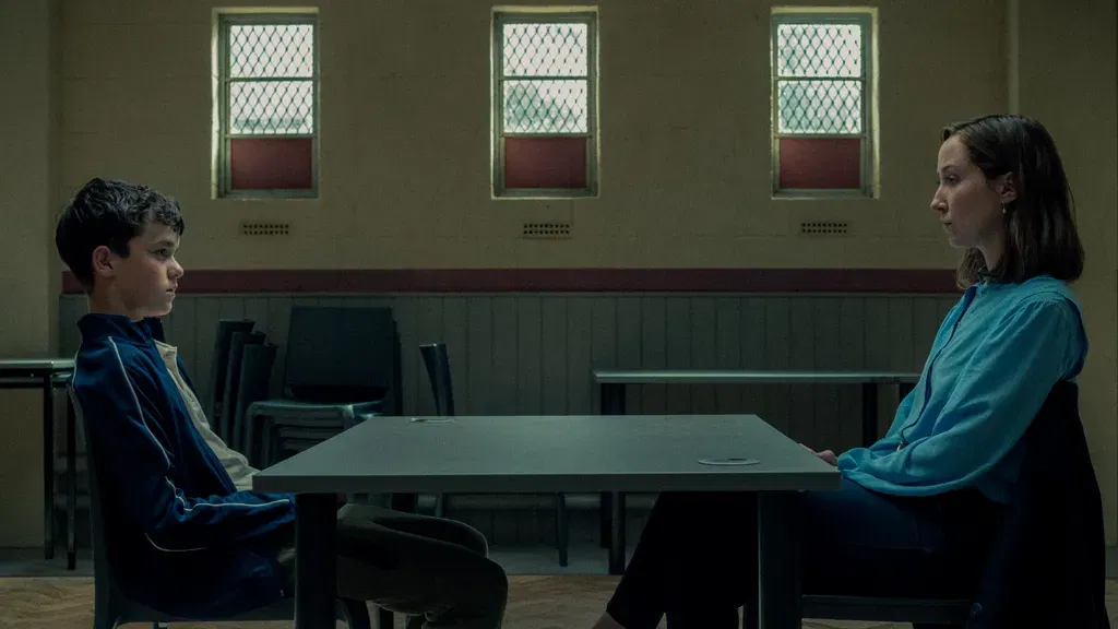 Jamie with his therapist, still from Adolescence