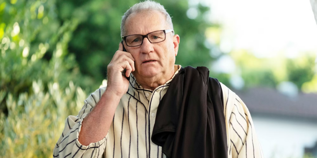 “More of a voyeuristic kind of experience”: Genius Way ‘Modern Family’ Creators Cracked the Sitcom Code Will Blow Your Mind 2 Ed O'Neill in Modern Family