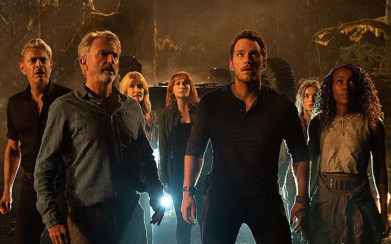 Sam Neill with rest of the Jurassic World cast