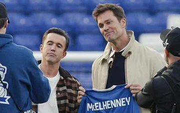 Rob McElhenney and Tom Brady in Welcome to Wrexham | Image via FX