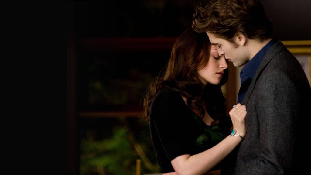 Even I Want a ‘Twilight’ Anime Adaptation but Not Like How Lionsgate Wants to Make It 3 Robert Pattinson's Edward Cullen and Kristen Stewart's Bella Swan sharing a close moment