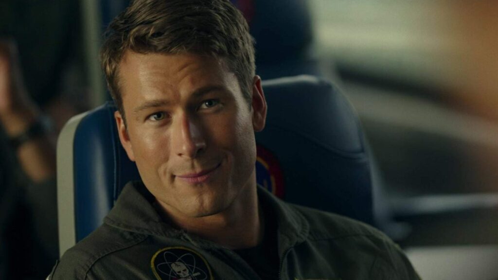 For Tom Cruise, The Mark of a Good Actor Is a Lost Art No Longer Taught in Film Schools 4 Glen Powell worked with Tom Cruise in 'Top Gun: Maverick'