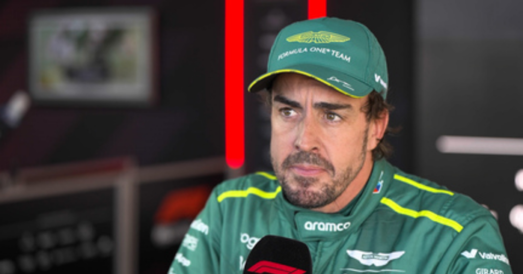 F1 25 Ocjene vozača: Nepravedno je koliko čak i EA podcjenjuje Mercedesove vozače 5 Fernando Alonso razgovara s tiskom.