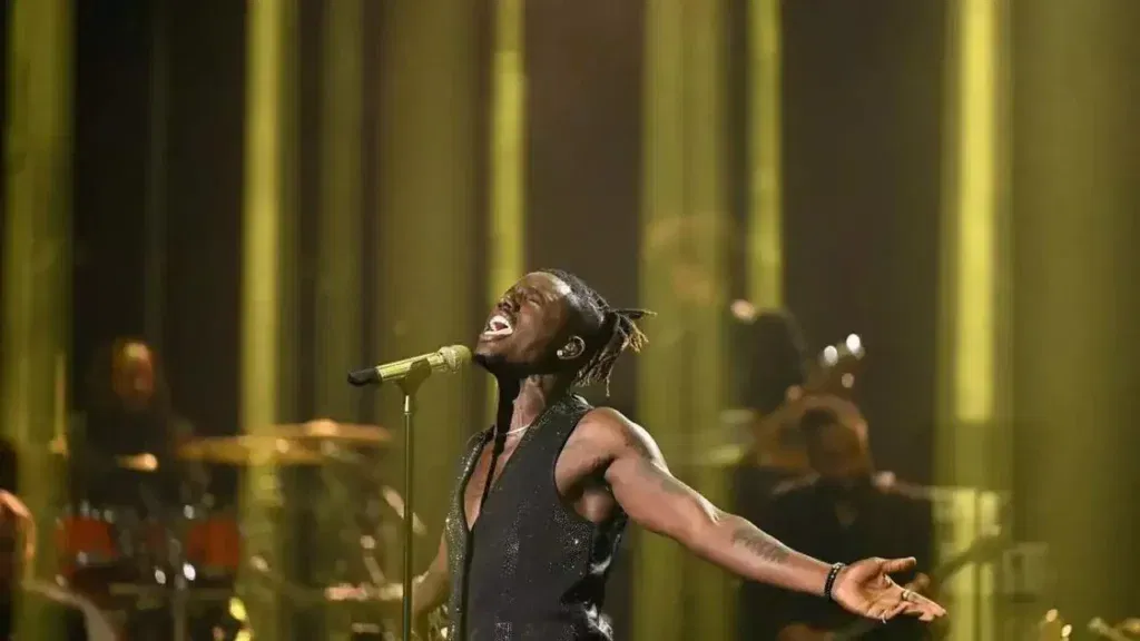 Jamal Roberts winning performance in American Idol