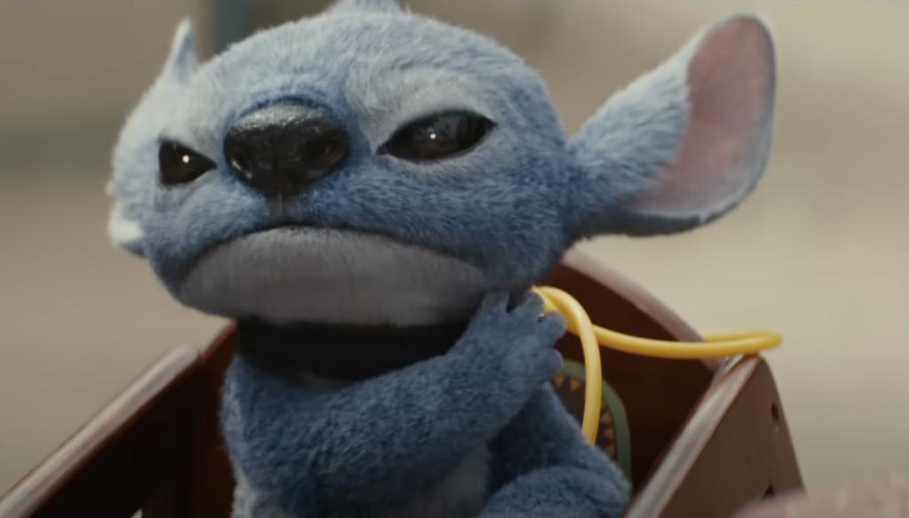 Lilo & Stitch’s Rotten Tomatoes Score Is Already Lagging Behind the 2002 Original 3 Stitch, removing a dog collar.