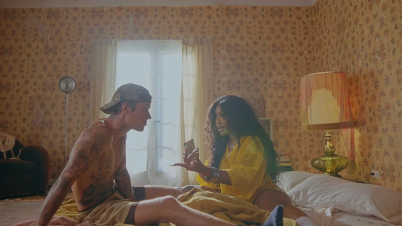 Justin Bieber and Sza in a quiet from Snooze Music Video