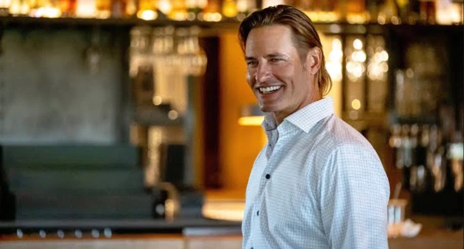 Josh Holloway’s character's death scene involved a rattlesnake bite to the face.