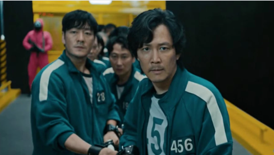 20 Absolutely Best TV Shows to Watch Right Now (June 2025) 25 Lee Jung-jae, along with the others, is getting ready to pull a rope.