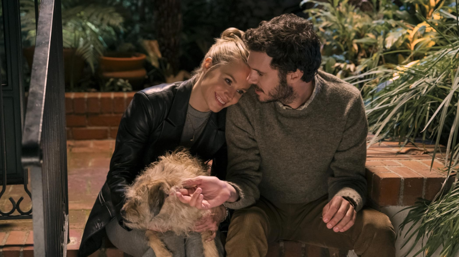 20 Absolutely Best TV Shows to Watch Right Now (June 2025) 31 Noah is talking to Joanne. Joanne is smiling while resting her head on Noah's shoulder. Both are sitting on the stairs.