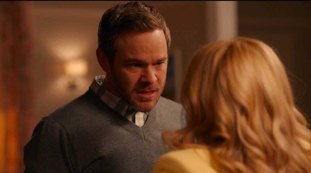 5 Key Moments to Remember Before Ginny & Georgia Season 3 14 Gil threatening Georgia