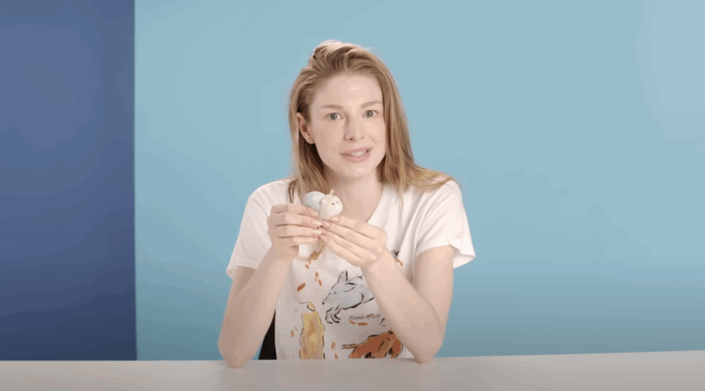 Fans Vote on Hunter Schafer’s Rumored Marvel Role, and It’s Unanimous 4 Hunter Schafer in a printed white T-shirt.