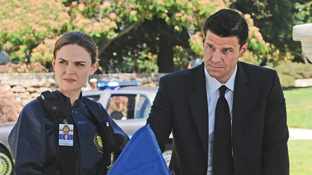 Creator Noah Hawley’s 4 Highly Rated TV Shows You Can Watch While You Wait for ‘Alien: Earth’ 8 Emily Deschanel and David Boreanaz in the middle of a crime scene