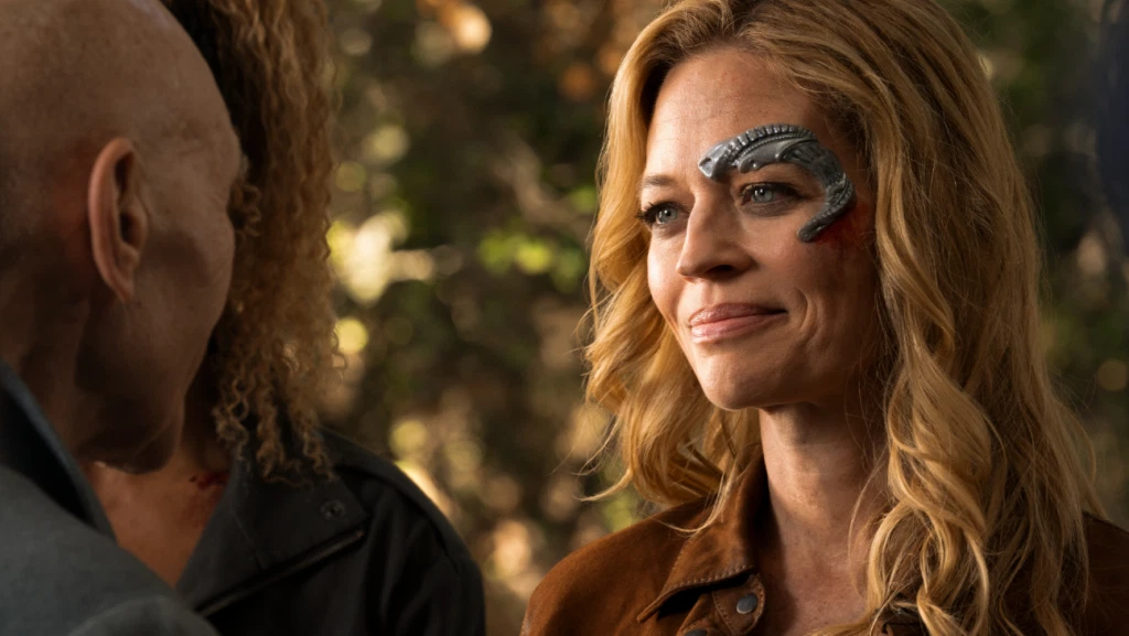 Star Trek: Voyager Writer: A S3 Episode Inspired Me to Introduce Jeri Ryan's Seven of Nine in Season 4 9 Jeri Ryan talks to Picard