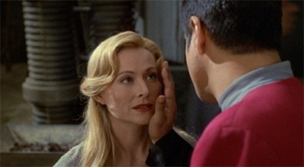 Star Trek: Voyager Writer: A S3 Episode Inspired Me to Introduce Jeri Ryan's Seven of Nine in Season 4 7 Chakotay shares a moment with Riley Frazier in Star Trek: Voyager
