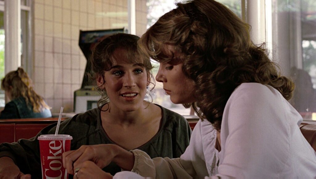 Uma Thurman Saved Stephen Frears' 1988 Film from Becoming Sarah Jessica Parker's Mess 4 Sarah Jessica Parker in a still from Footloose when she was younger.