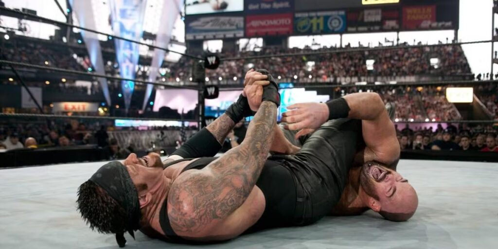 The Undertaker Refused to Lose to a WWE Star Despite Vince McMahon’s Direct Orders 1 The Undertaker fighting against A-Train.