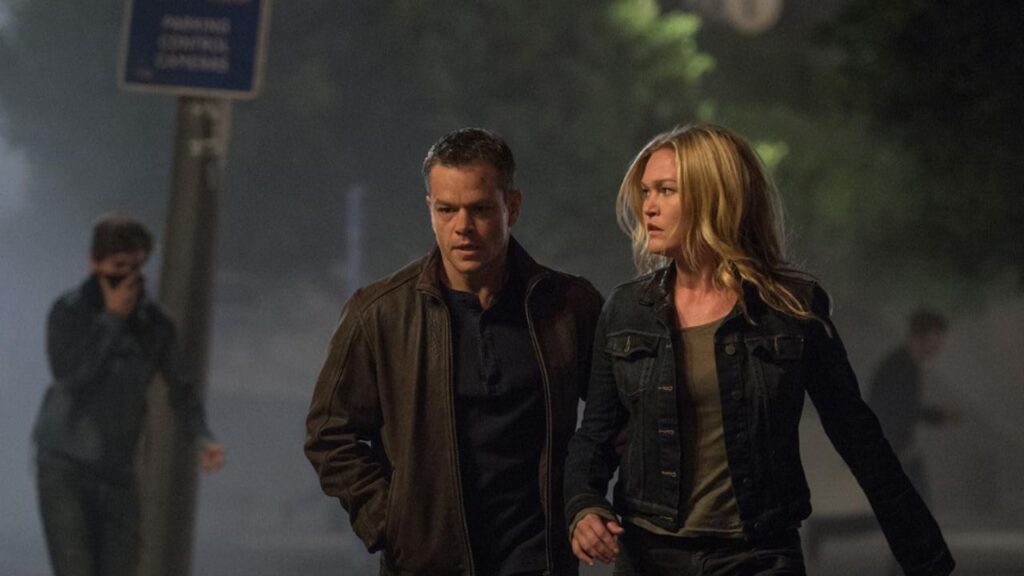 11 Best Movies by Director Paul Greengrass, Ranked Worst to Best 4 Matt Damon and Julia Stiles walking and talking with each other