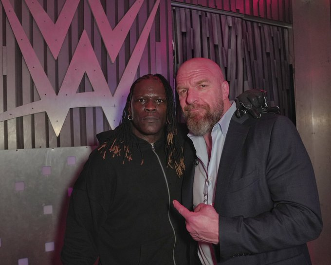 WWE RAW: R Truth Breaks the Biggest WWE Rule in First Appearance After MITB 3 R-Truth's new persona is loved by the WWE fans