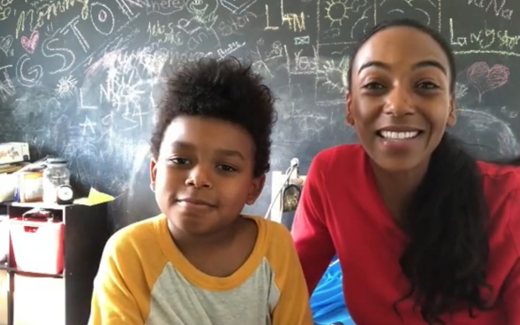 MTV Host Ananda Lewis Dies of Breast Cancer: Her Marriage With Harry Smith and Link to Will Smith Explored 1 MTV host Ananda Lewis with her son Langston
