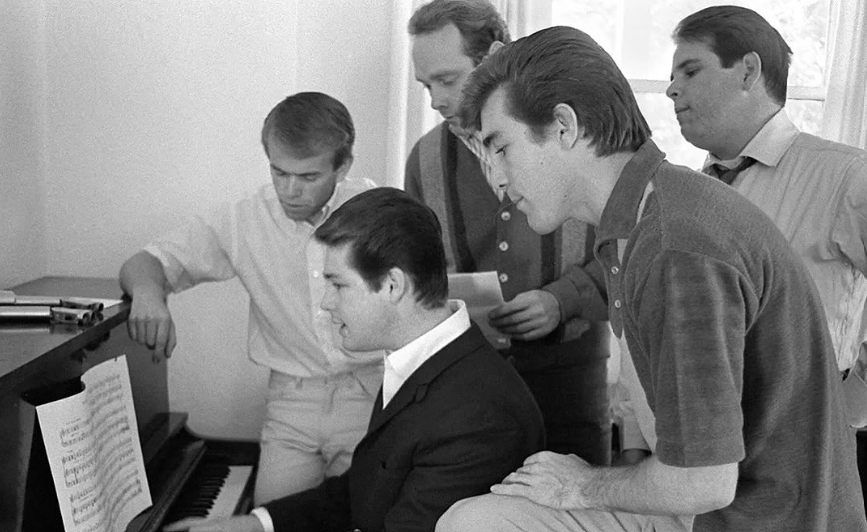 Brian Wilson's Cause of Death: Tragic Deaths That Plagued The Beach Boys Band 3 The members of The Beach Boys perform on a piano