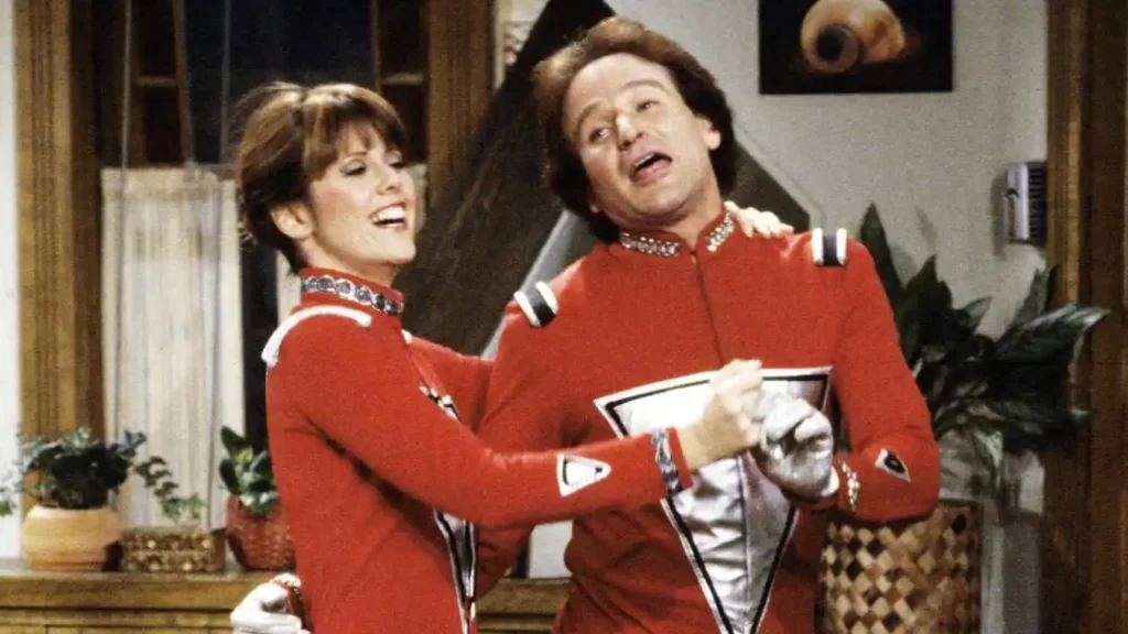 Star Trek: The Next Generation Wrote an Episode for Robin Williams Because He Was a Huge Fan 3 Robin Williams and Pam Dawber dance in the living room