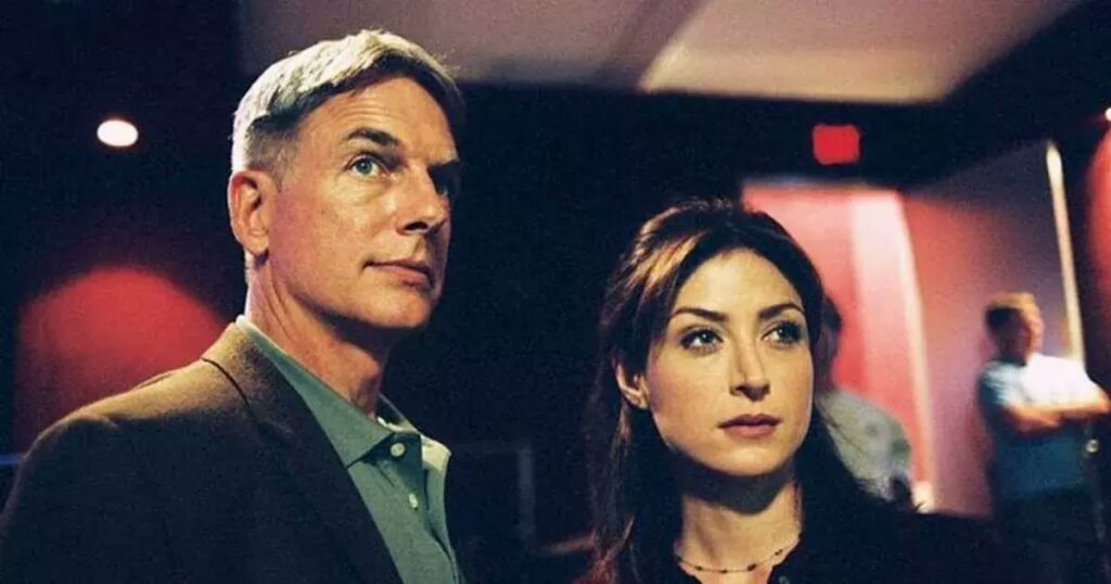 Michael Weatherly on the NCIS Scene That Spoiled Kate Todd’s Death: "If you watch the scene in slow motion…" 2 Gibbs and Kate looking at someone in NCIS.