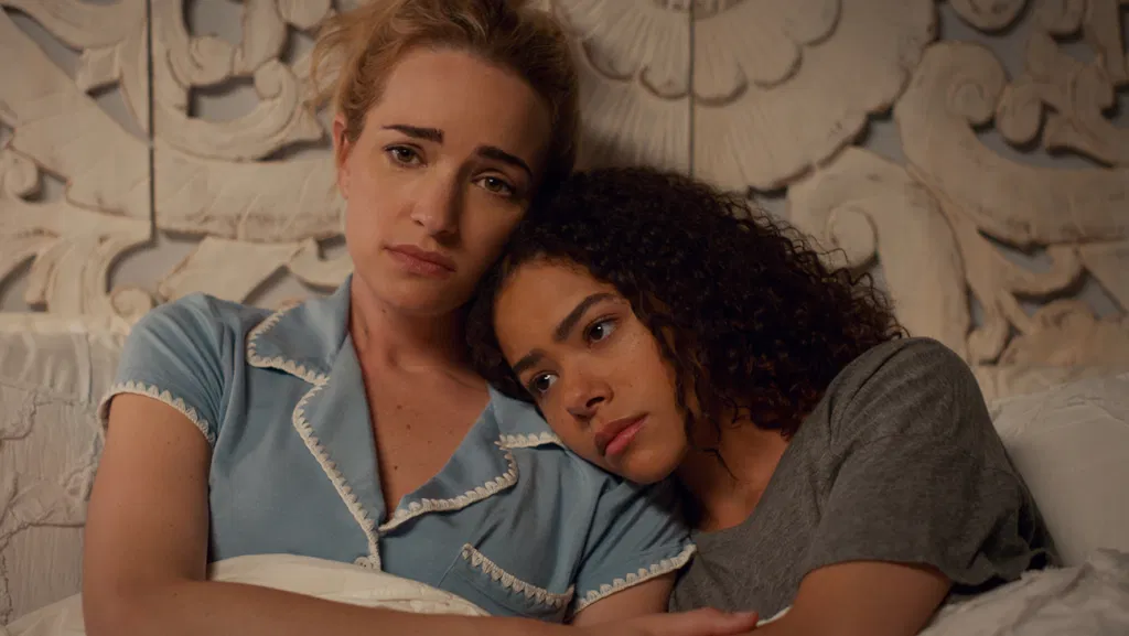 Brianne Howey and Antonia Gentry in a still from Ginny & Georgia 