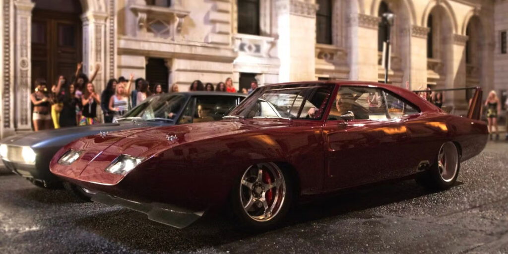 Koji automobil Han vozi u 'Tokio Drift'? 5 najrjeđih automobila korištenih u franšizi 'brza i bijesna' 3 Dodge Charger Daytona stoji pored Lettyjevog automobila u F&F 6.