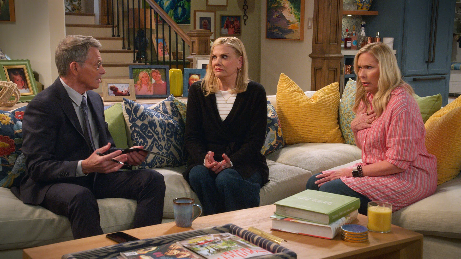 Leanne Review — Southern Sitcom Feels Stuck in the Past but Still Gets ...