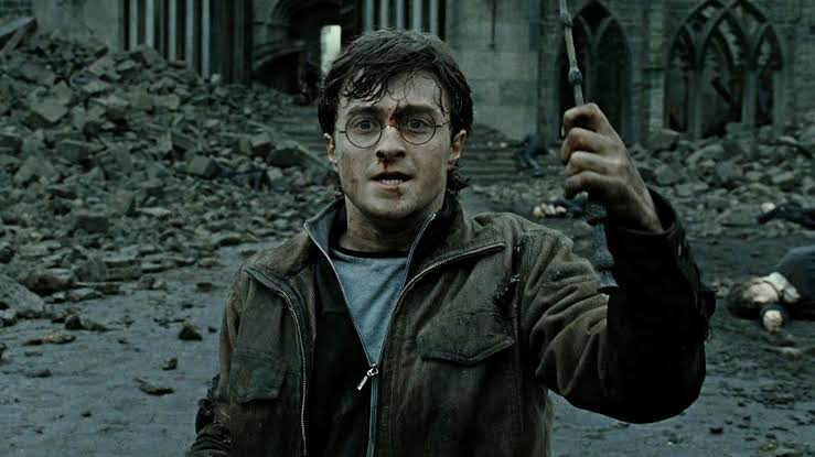 I Rewatched Harry Potter and Realized They Forgot the Plot Device in the Title 3 Daniel Radcliffe’s Harry holding the elder wand in Deathly Hallows: Part 2