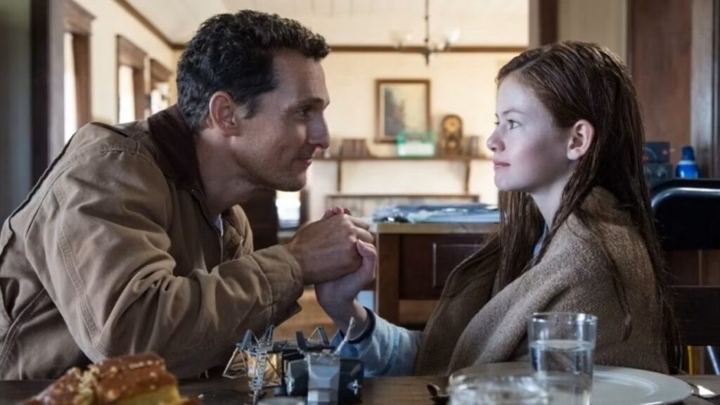 Mackenzie Foy as Murph and Matthew McConaughey as Cooper in Interstellar