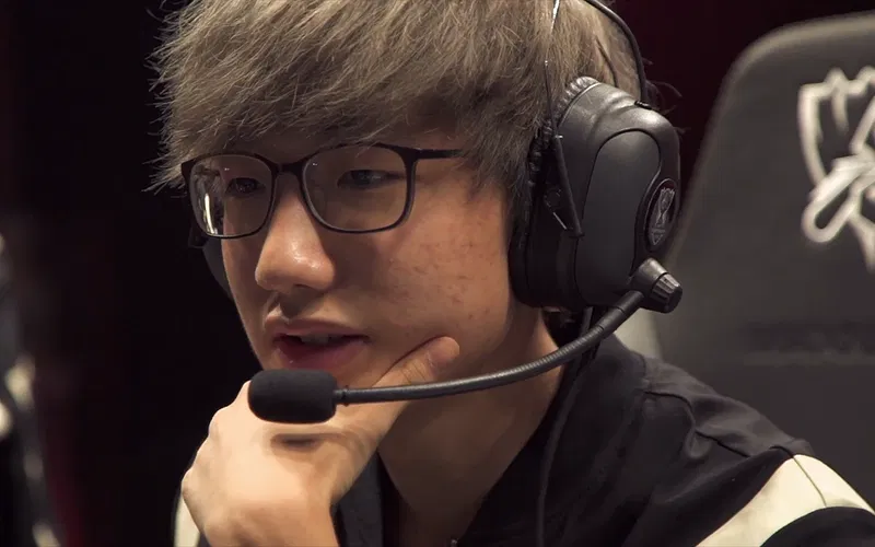 A picture of a League of Legends esports player.
