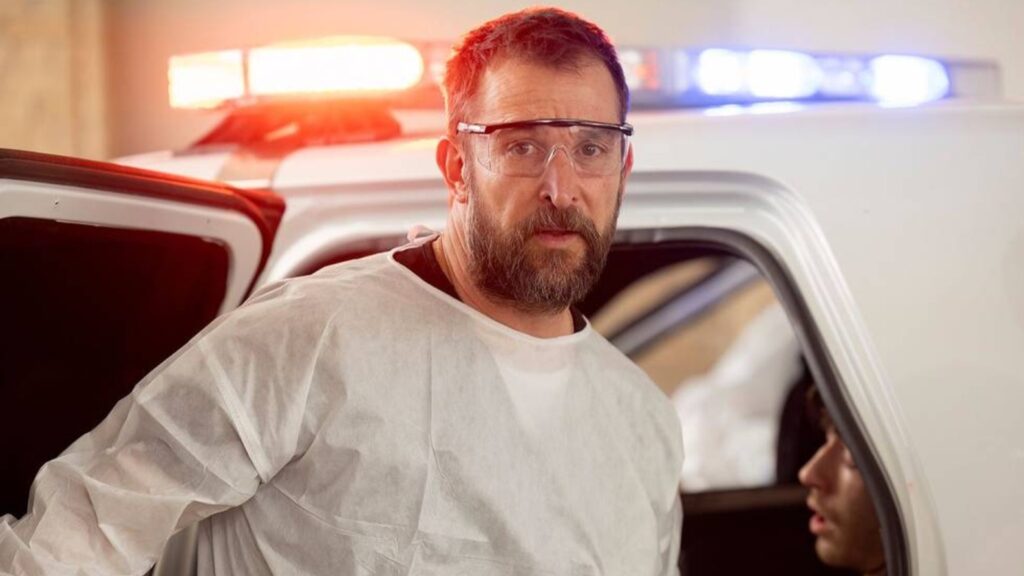 noah wyle in a still from the pitt