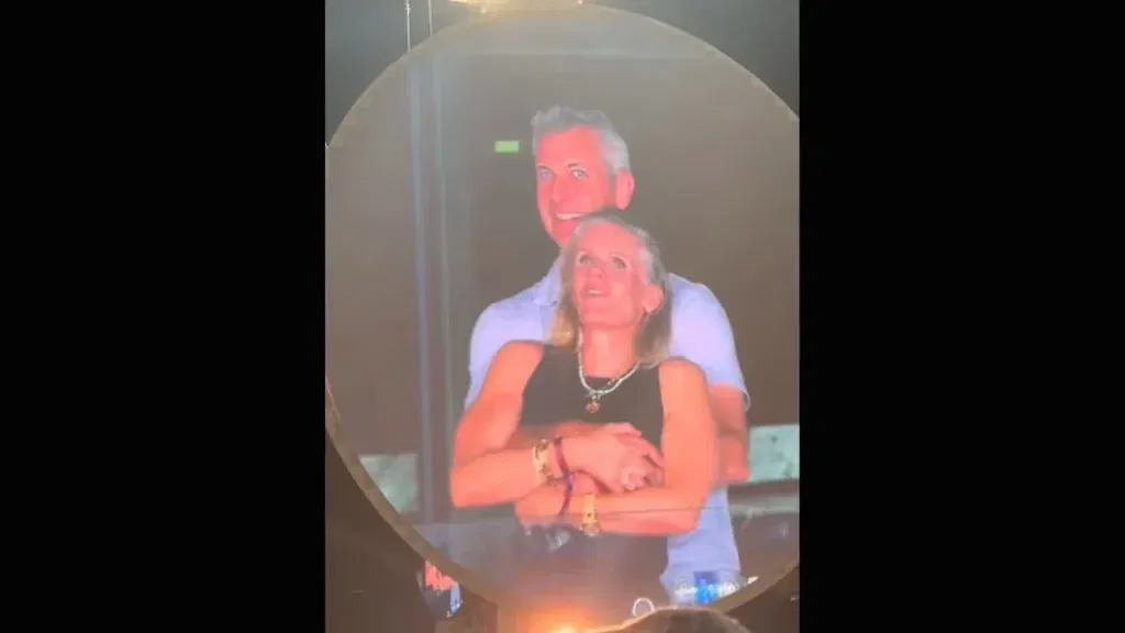 Modern Family: Phil and Gloria’s Kiss-Cam Aged Like Wine After Coldplay’s Astronomer CEO Scandal 1 astronomer ceo cpo