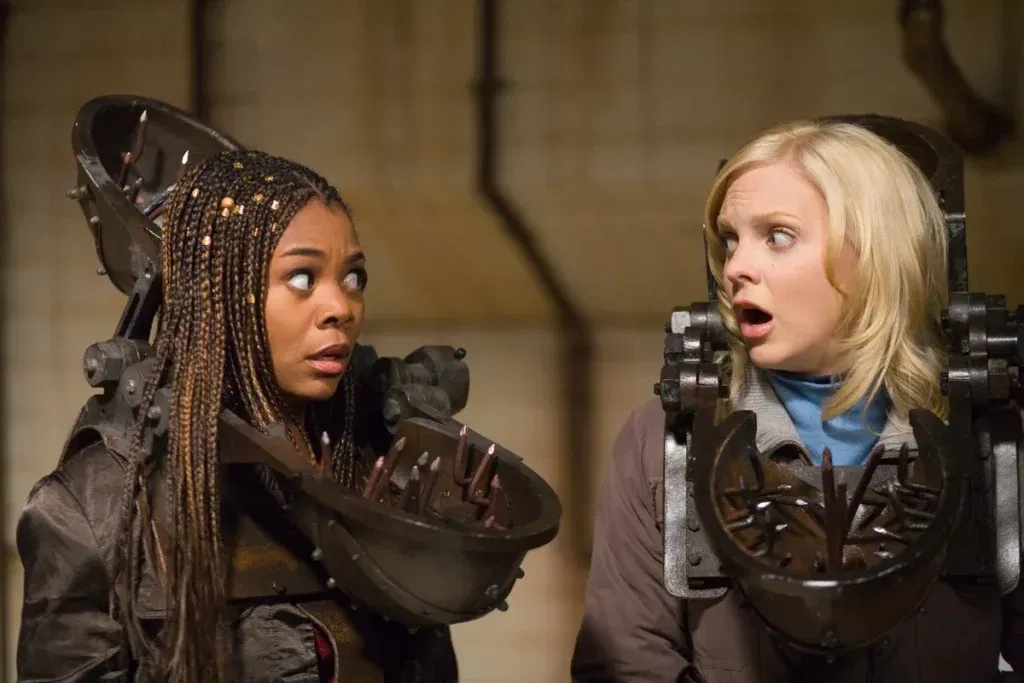 Anna Faris and Regina Hall looking frightened