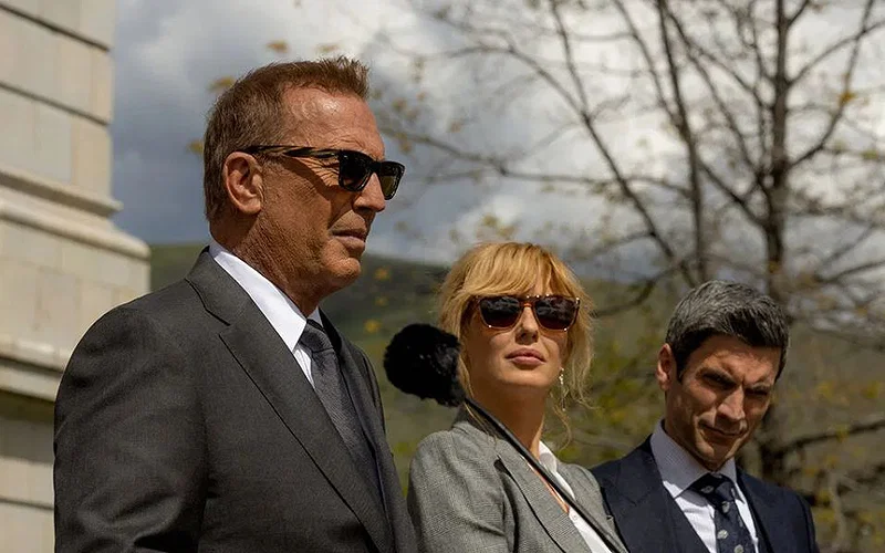 John Dutton (Kevin Costner) with children Beth (Reilly) and Jamie (Wes Bentley) stand side-by-side at the former's swearing in ceremony